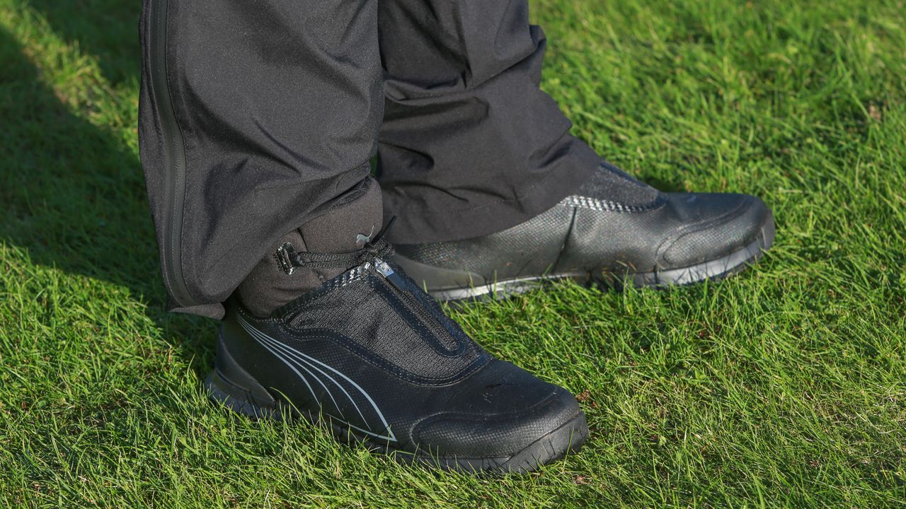 10 Essential Winter Golf Items