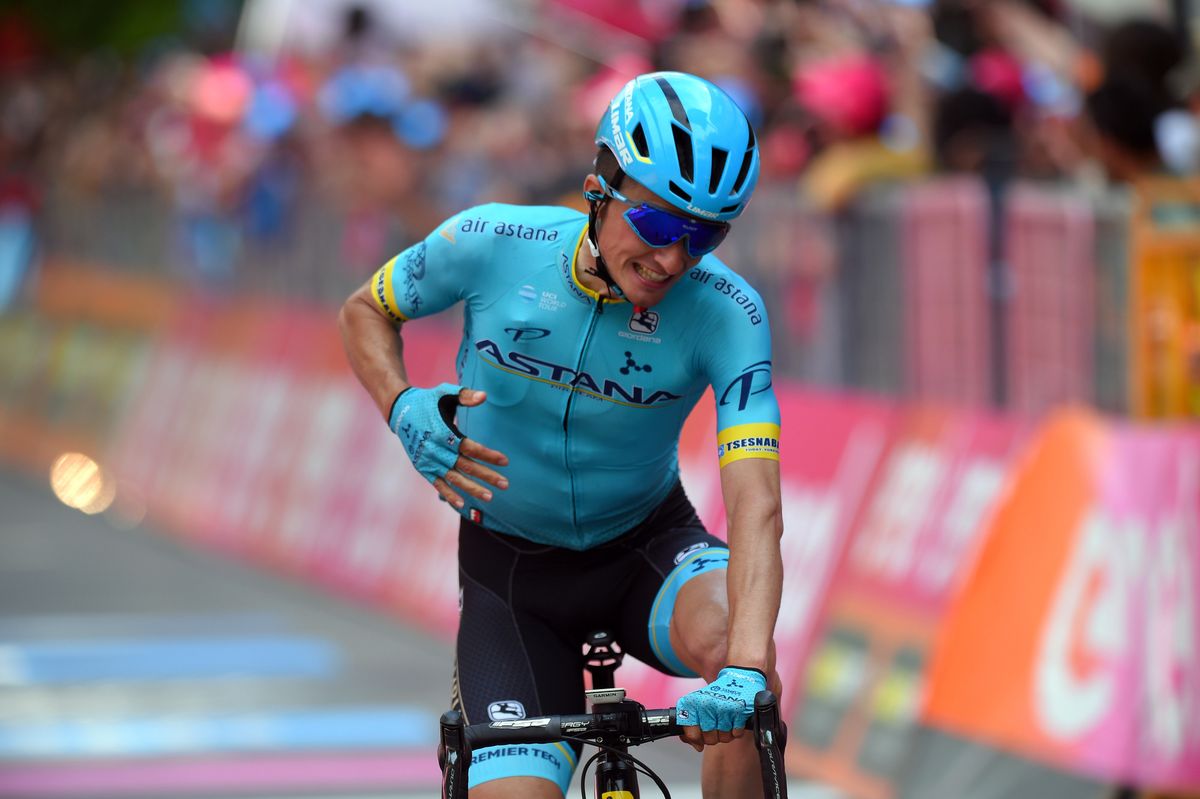 Pello Bilbao celebrates his win