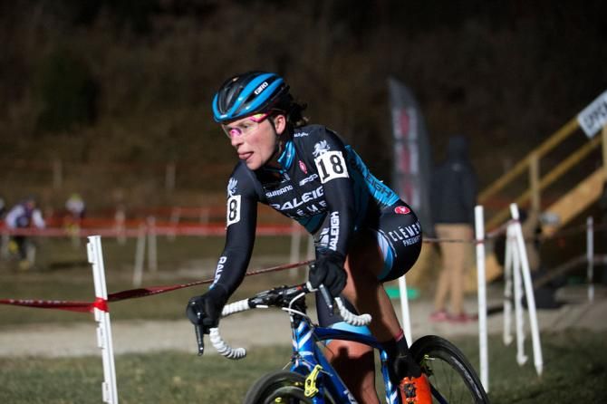 French champion Caroline Mani tried to stay close to the leaders.