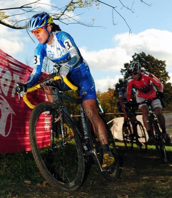 Katerina Nash (Luna Pro Team) racing to victory in Louisville, Kentucky.