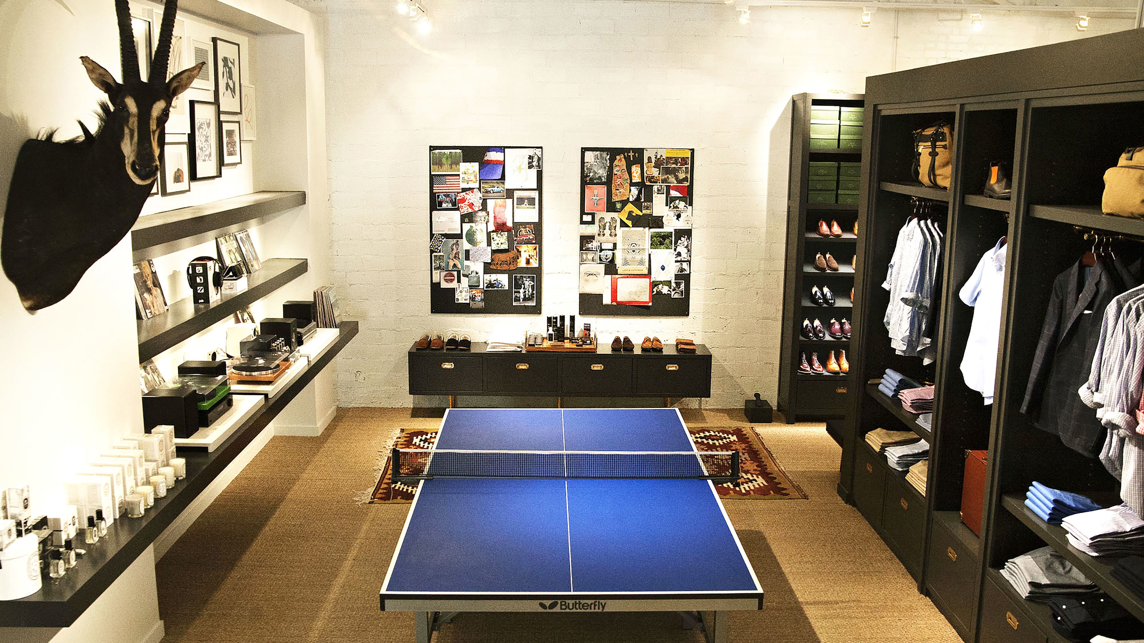 Room, Interior design, Ceiling, Floor, Interior design, Hall, Fixture, Clothes hanger, Picture frame, Collection,