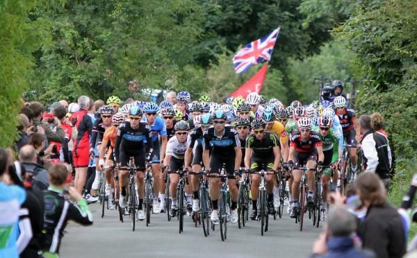 Bernhard Eisel (Sky) leads the bunch