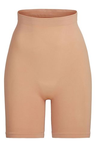 Sculpting Seamless Above the Knee Shorts