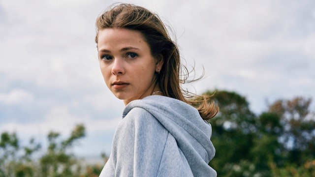 Från miniserien En helt vanlig familj på Netflix.