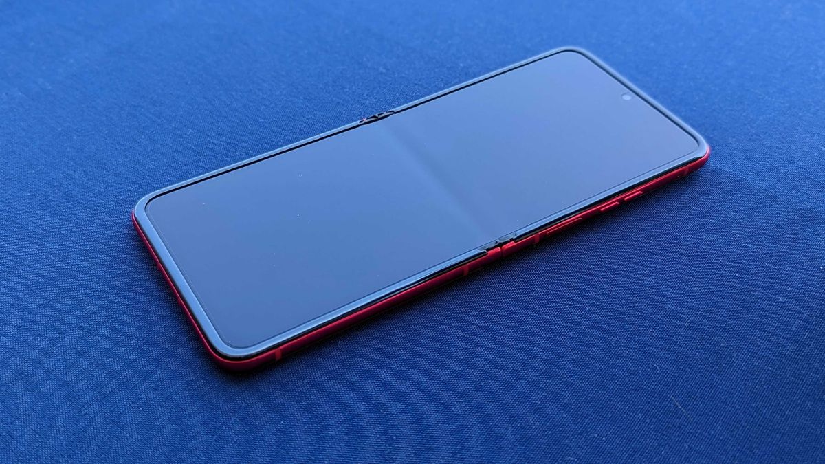 Motorola Razr+ display crease