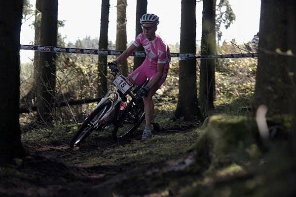 Specialized teammate Lene Byberg wore this bright pink outfit early on (colour balance tamed to save readers&rsquo; eyes) but swapped to her more neutral Norwegian national champion kit later in the day.
