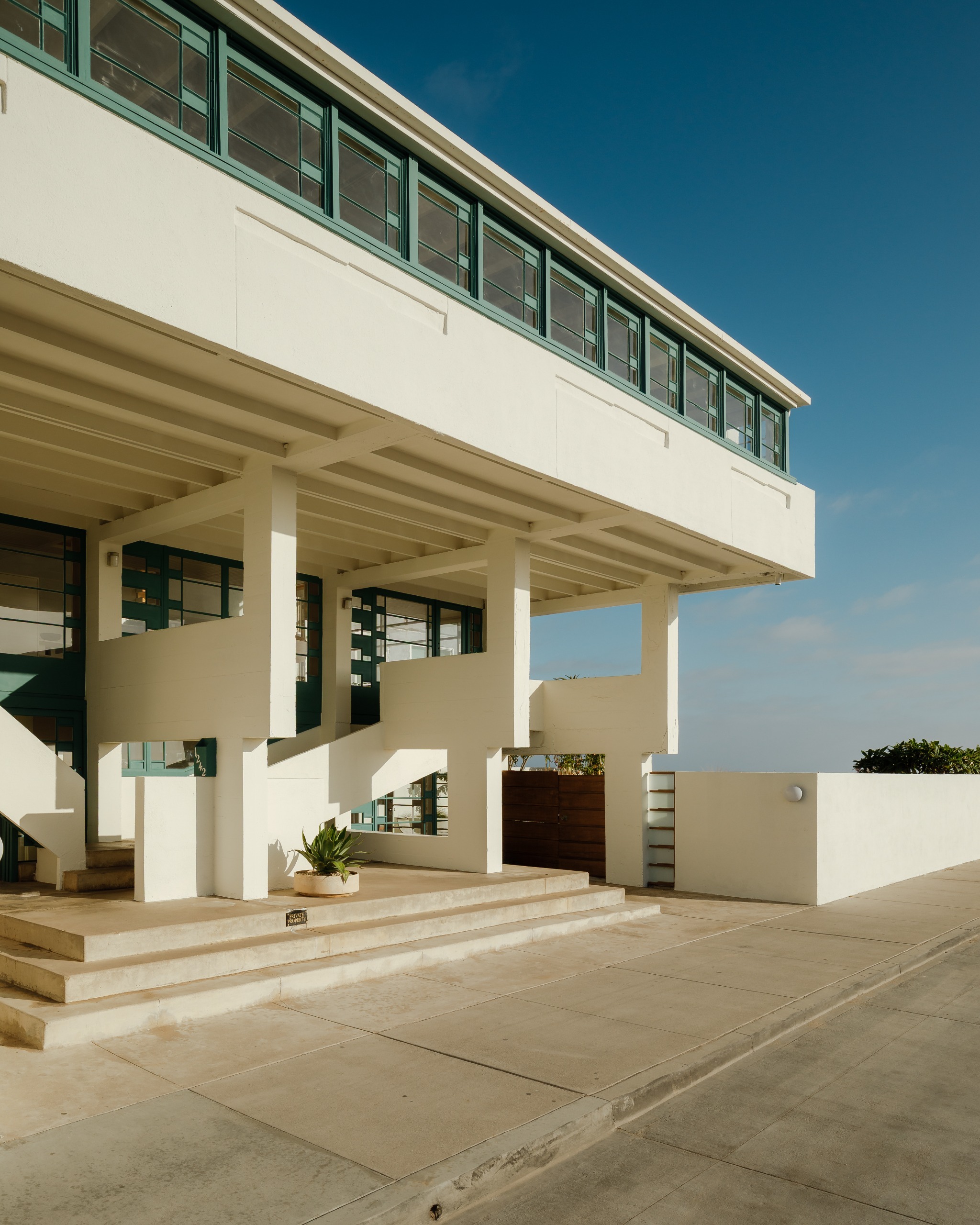 Street view of the Lovell Beach House