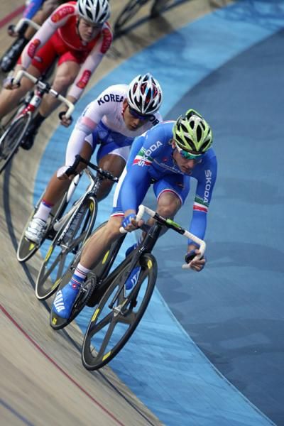 Elia Viviani (Italy) in action in the omnium scratch race.
