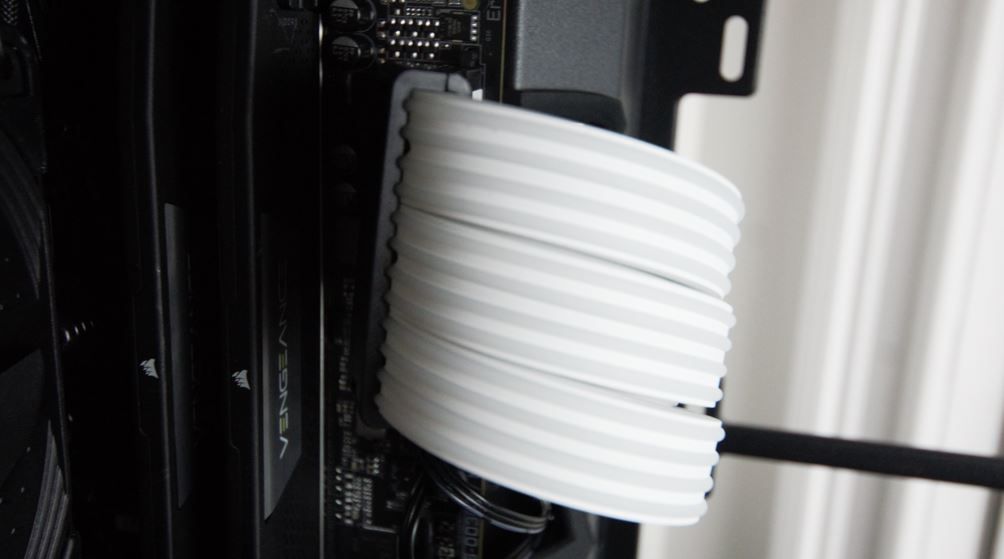 Lian Li Strimer Plus V2
