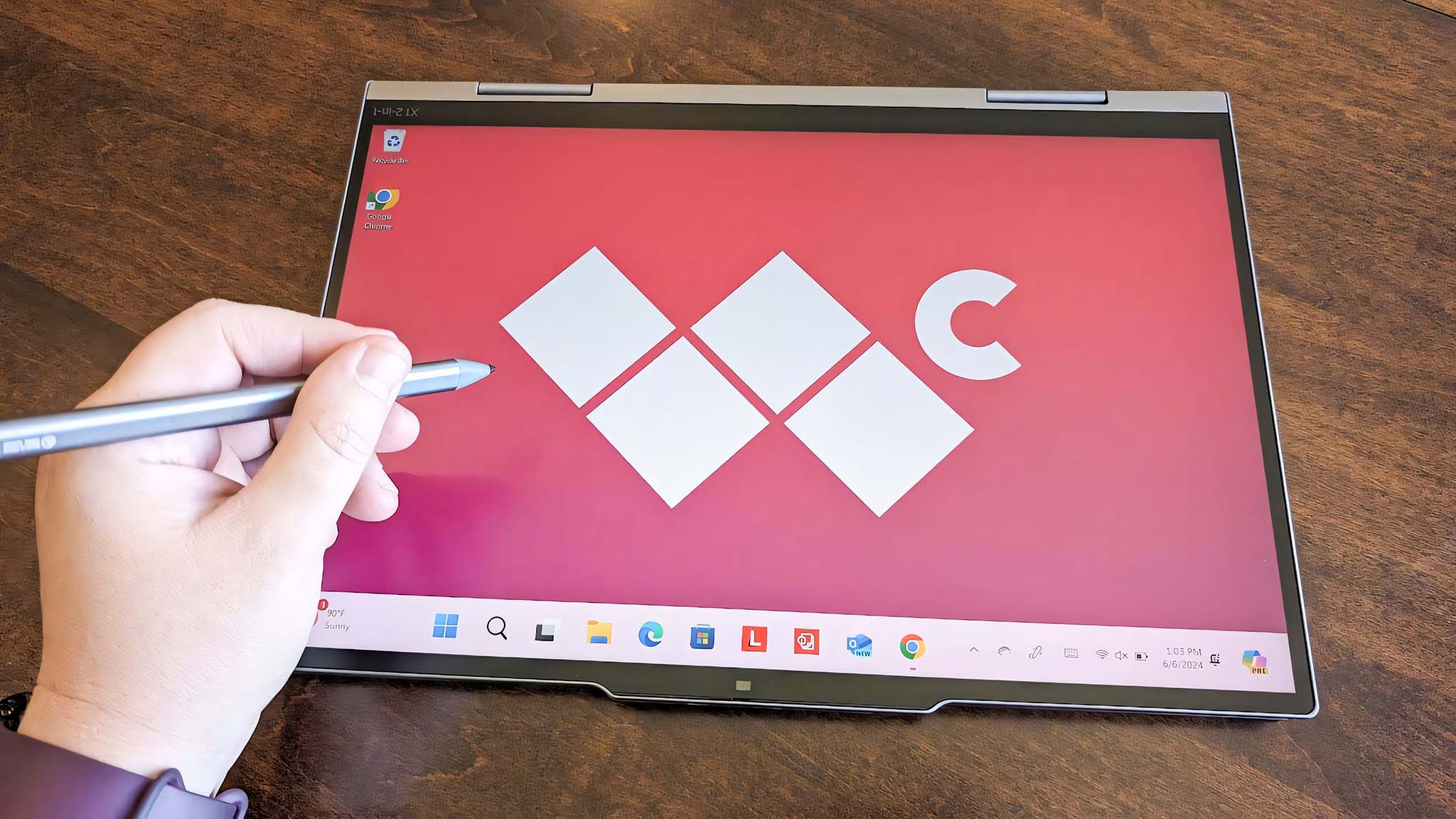 Lenovo ThinkPad X1 2-in-1 Gen 9 pen on tablet.