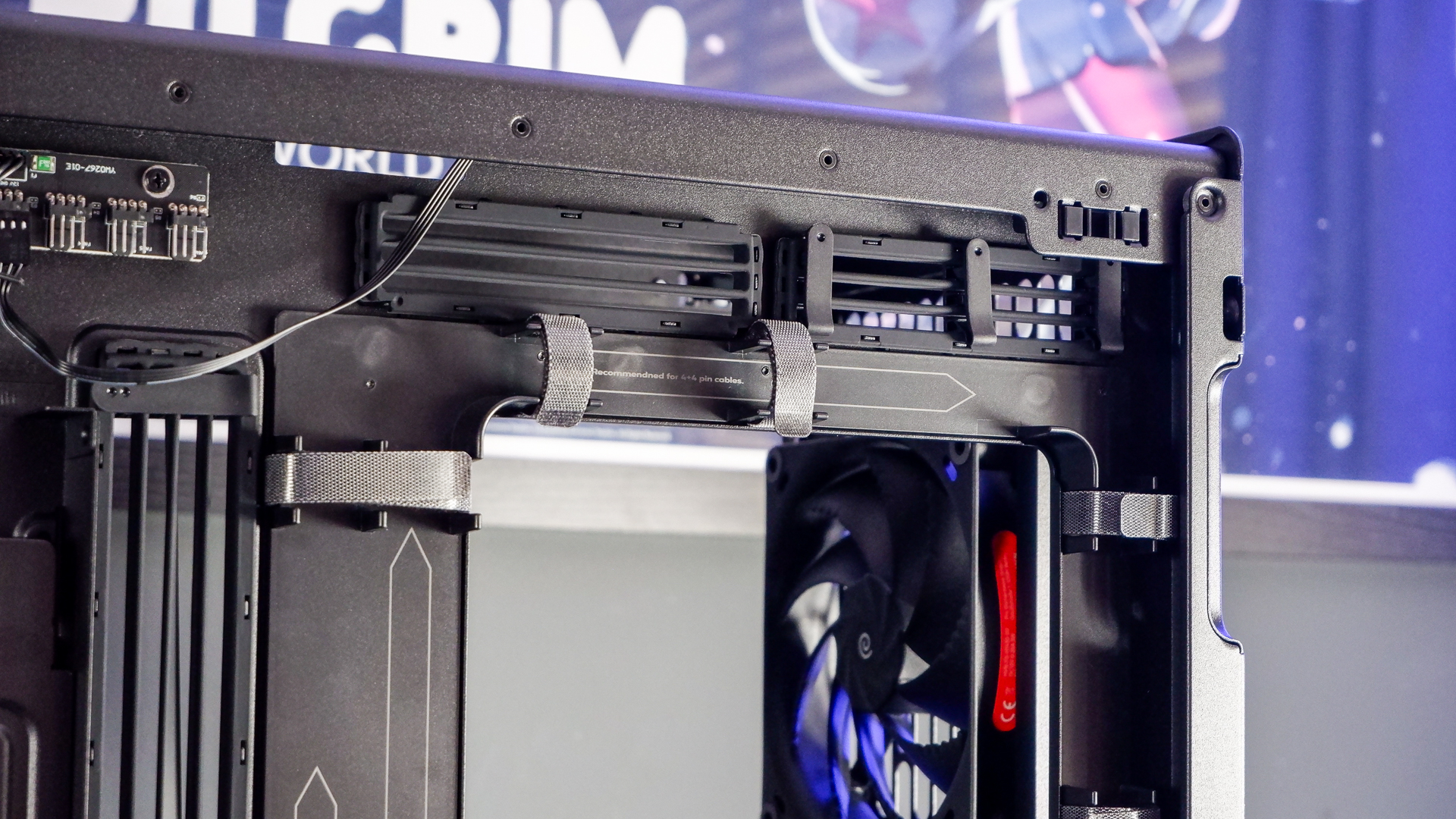 The Havn BF 360 PC case in both black and white with panels removed. 