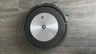 iRobot Roomba J7+ kuvattuna päältä