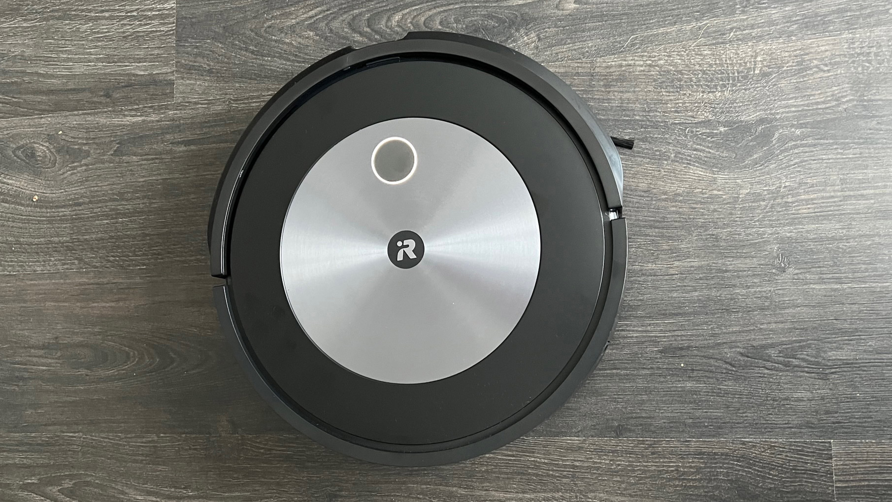 Bagian atas iRobot Roomba J7 +