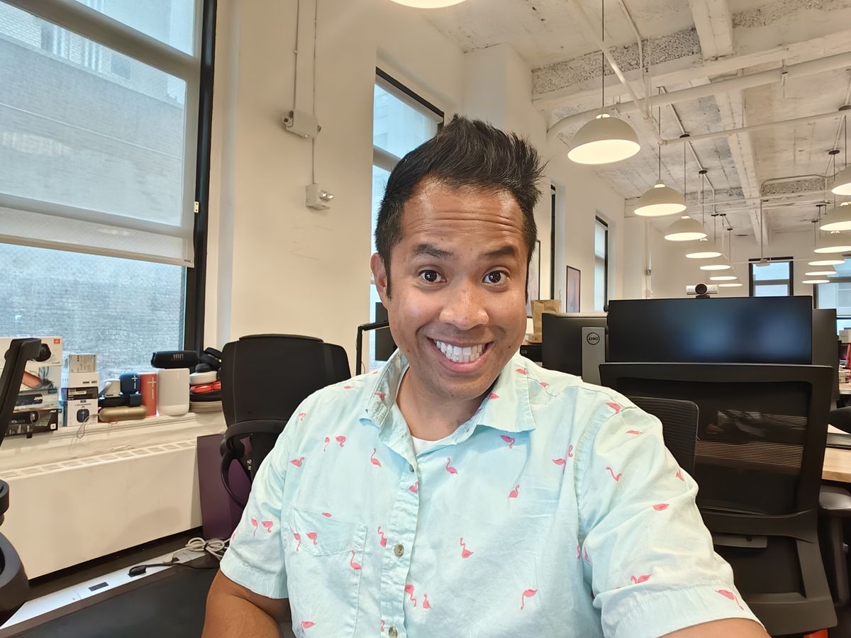 OnePlus Open inner selfie sample.