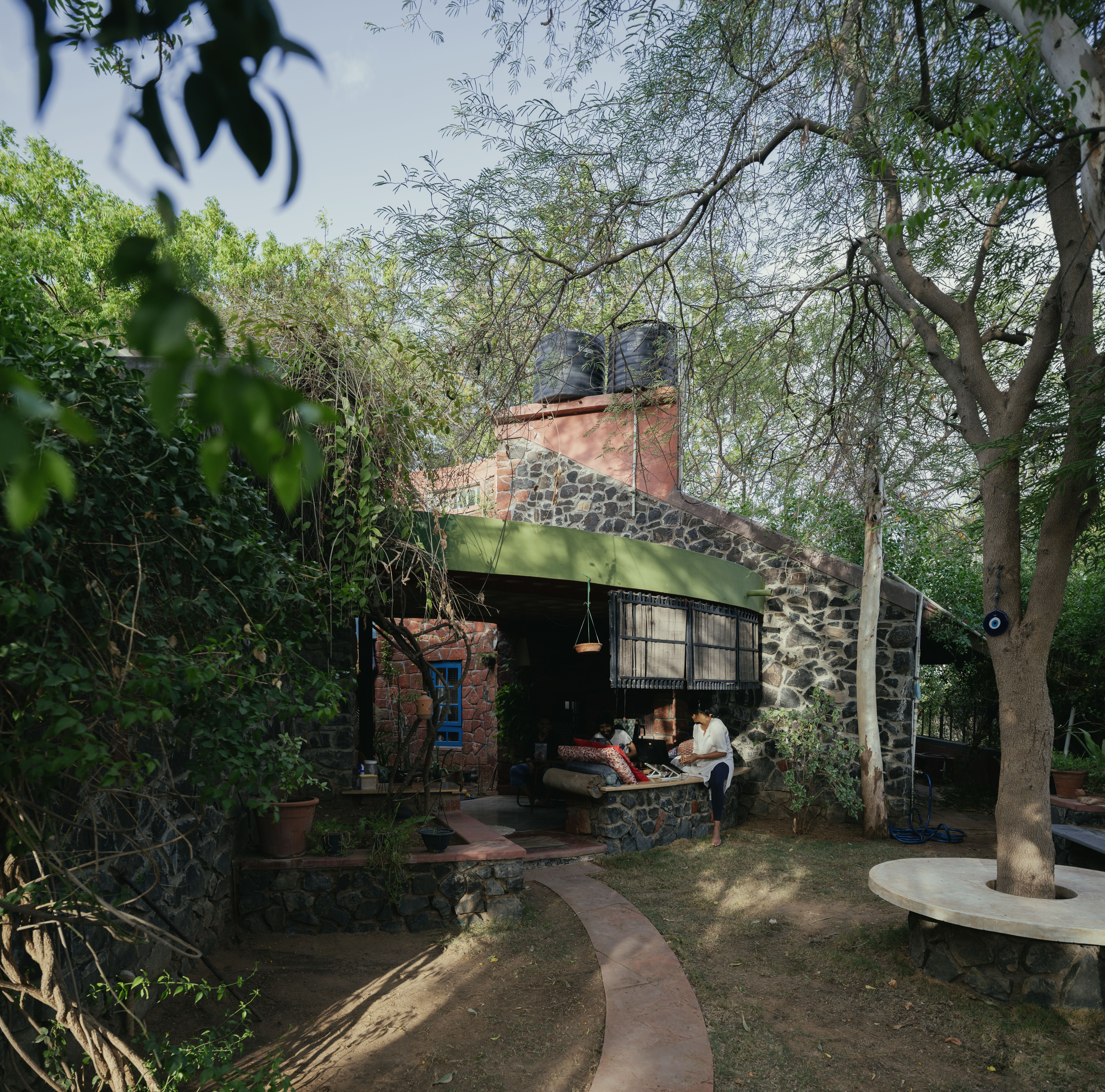 the India home of architect Sandeep Virmani and social activist Sushma Iyengar 