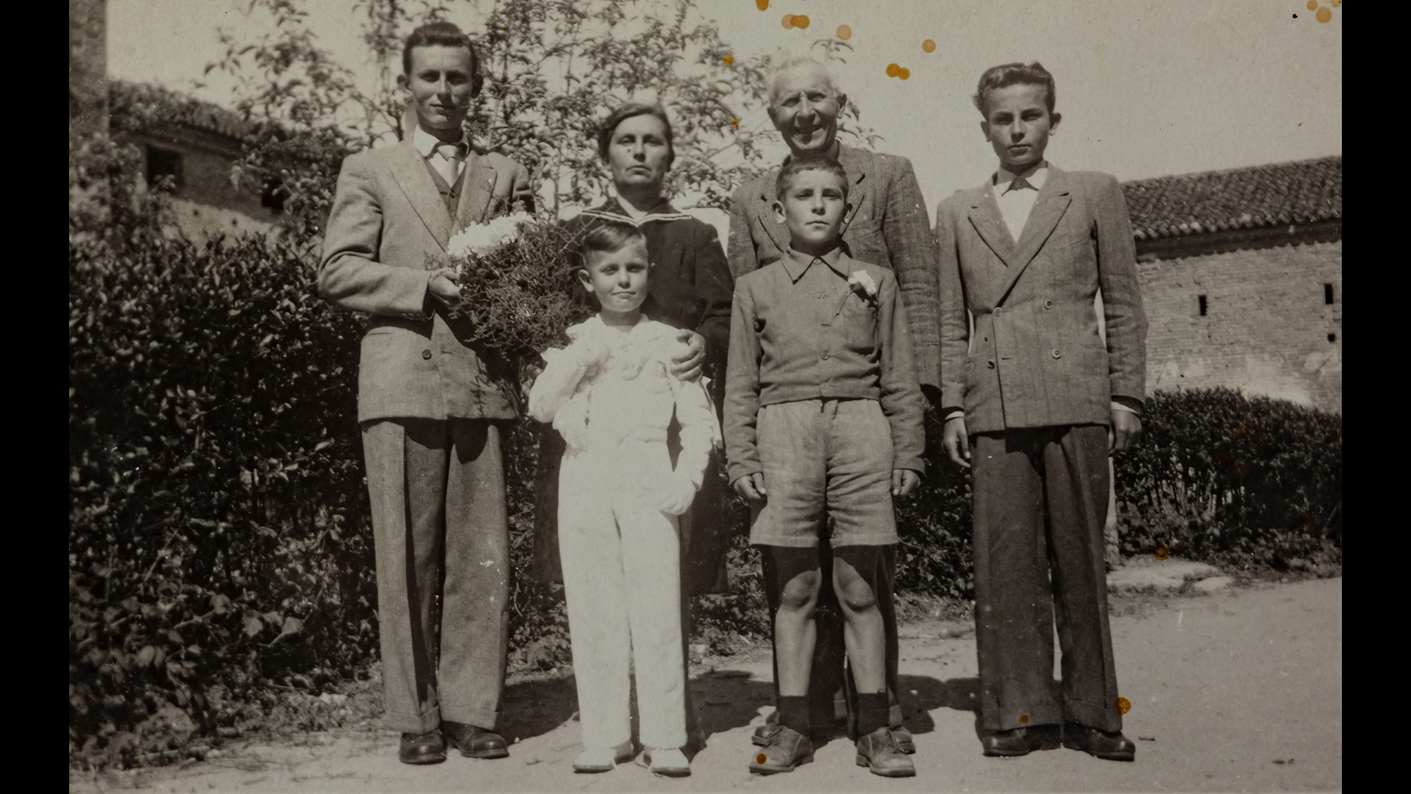 Mono group portrait of six family members