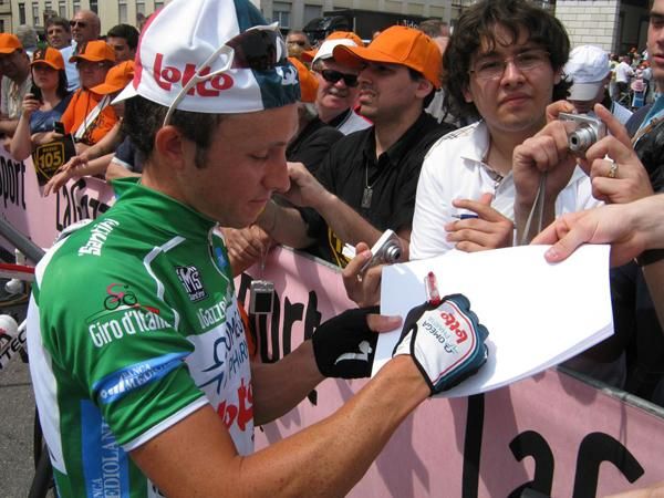 Matt Lloyd (Omega Pharma-Lotto) also gets a lot of requests for autographs