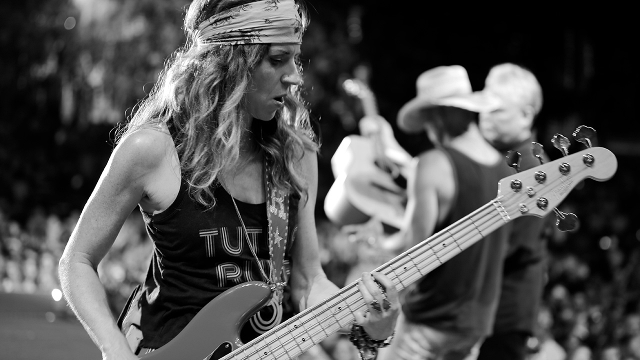 Kenny Chesney bassist Harmoni Kelley why 5 strings rule for