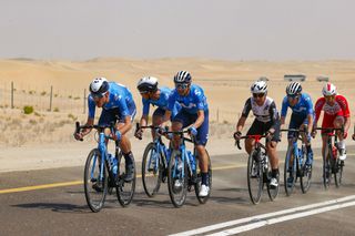 Movistar tried to chase the echelon to help Alejandro Valverde