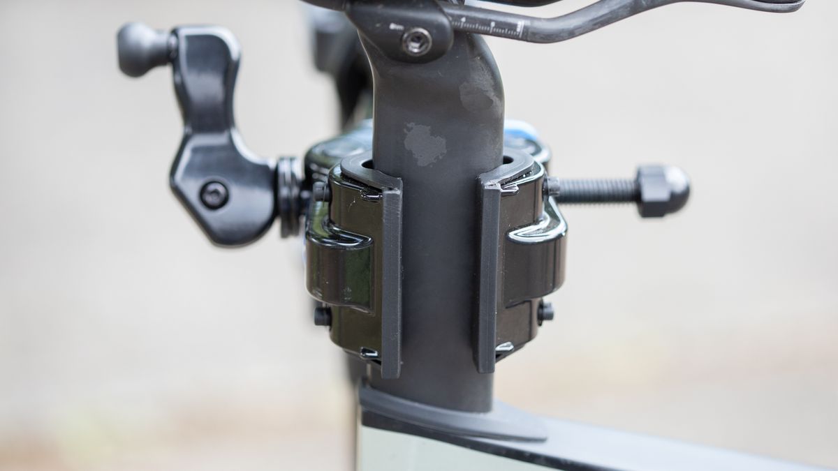 Park Tool PRS-25 detail of head clamped on aero post