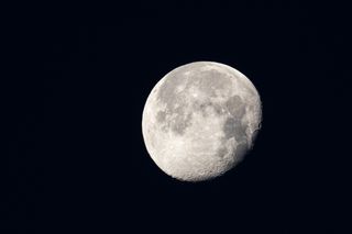 Foto della luna scattata con un Nikkor Z 600mm f/6.3 VR S con la fotocamera in modalità DX