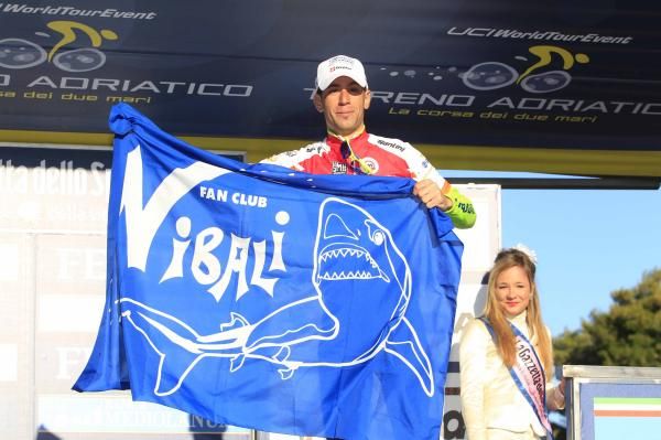 Vincenzo Nibali (Liquigas-Cannondale) celebrates with the flag of his fan club.