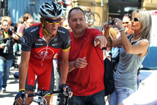 Lance Armstrong (Team RadioShack) with soigneur Luc Meersman.