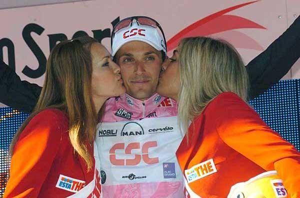 Pucker up, girls it's time to kiss Ivan Basso as he celebrates another day as race leader
