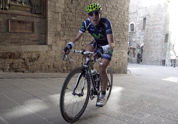 Angel Madrazo (Movistar) on the attack