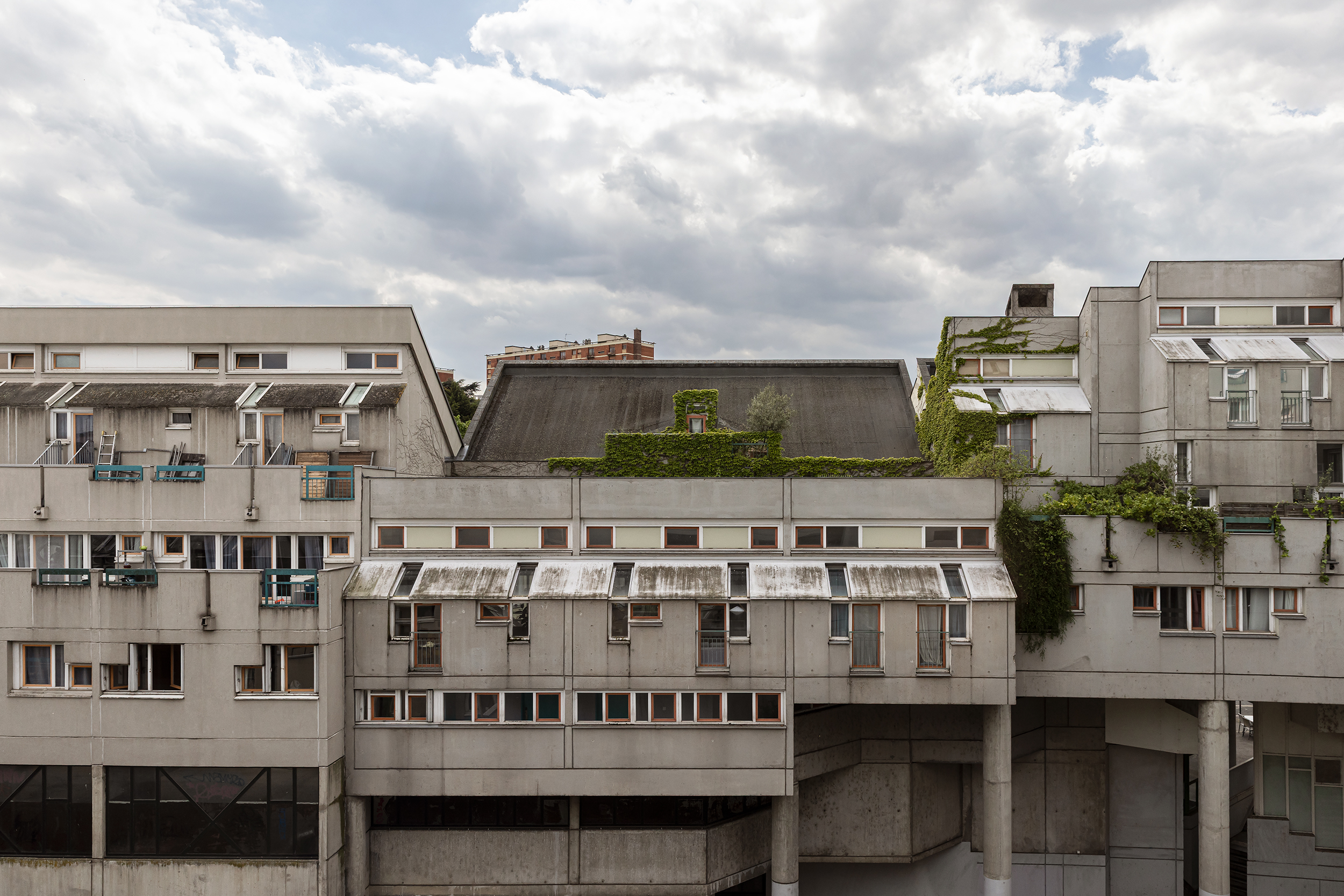 Exterior views of the &Eacute;toiles d&rsquo;Ivry