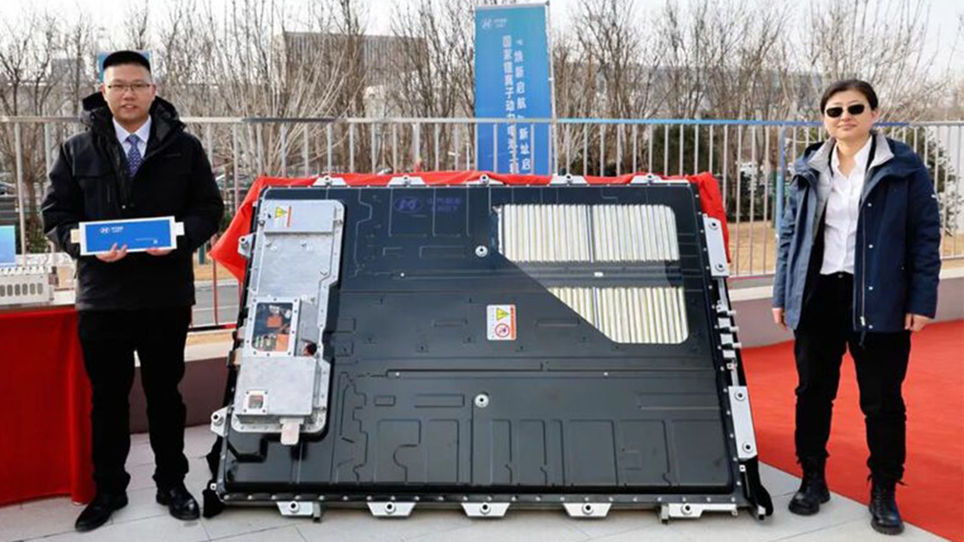 Peneliti Tiongkok mengembangkan baterai kendaraan listrik semi-solid pertama dengan jangkauan 620 mil – tetapi masih ada pertanyaan