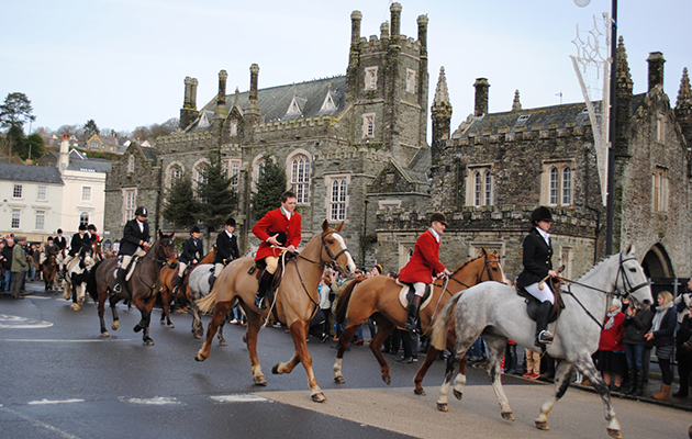 The Spooner’s & West Dartmoor head off from Bedford Square in Tavistock on Boxing Day