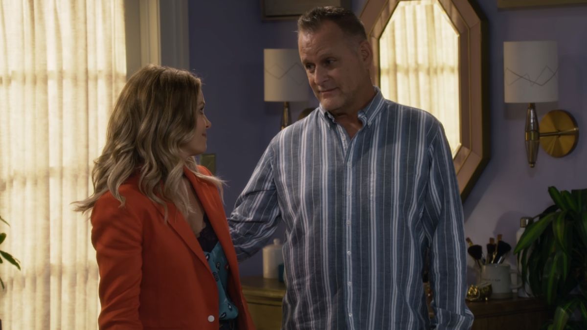 Screenshot of DJ and Joey talking in Fuller House.