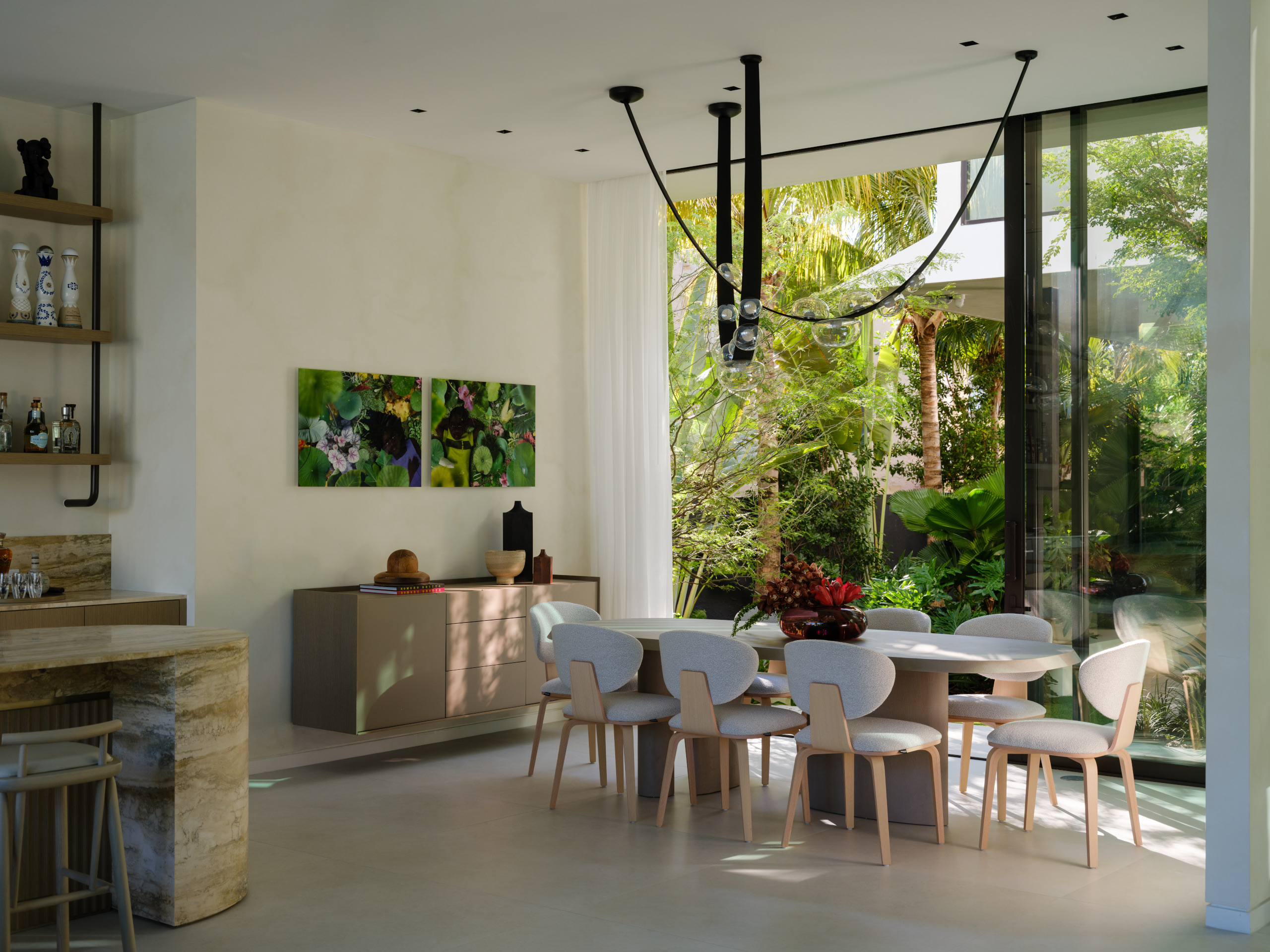 The dining room opens onto the internal terrace