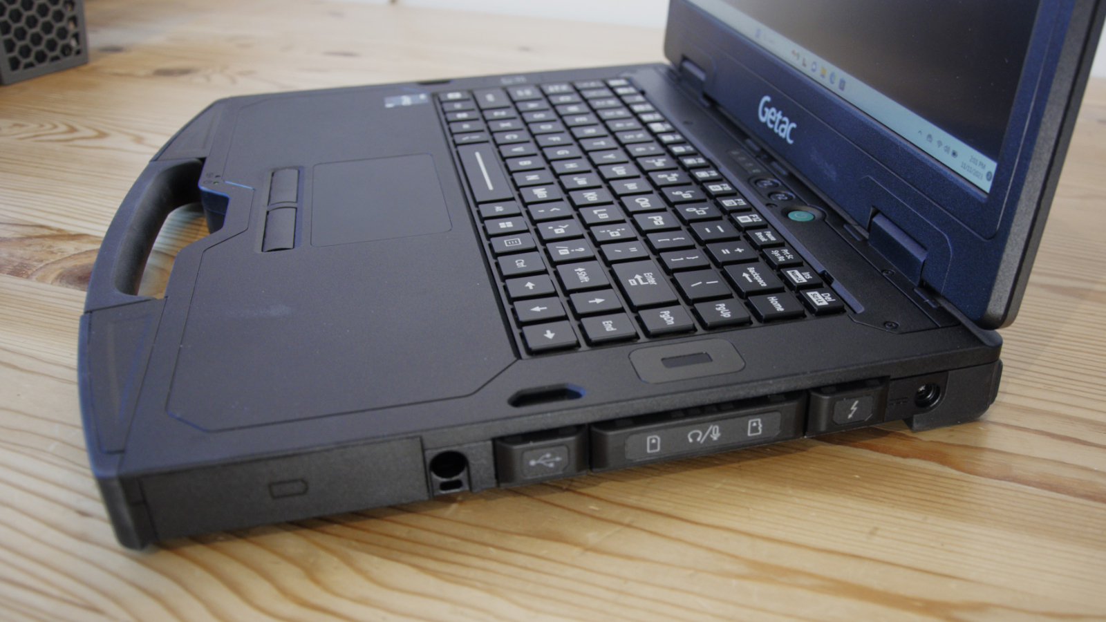 GETAC S410 G3 Rugged Laptop – 14″ FHD Touch, I5-8265U, 16GB RAM, 512GB SSD, GPS, 2 Batteries