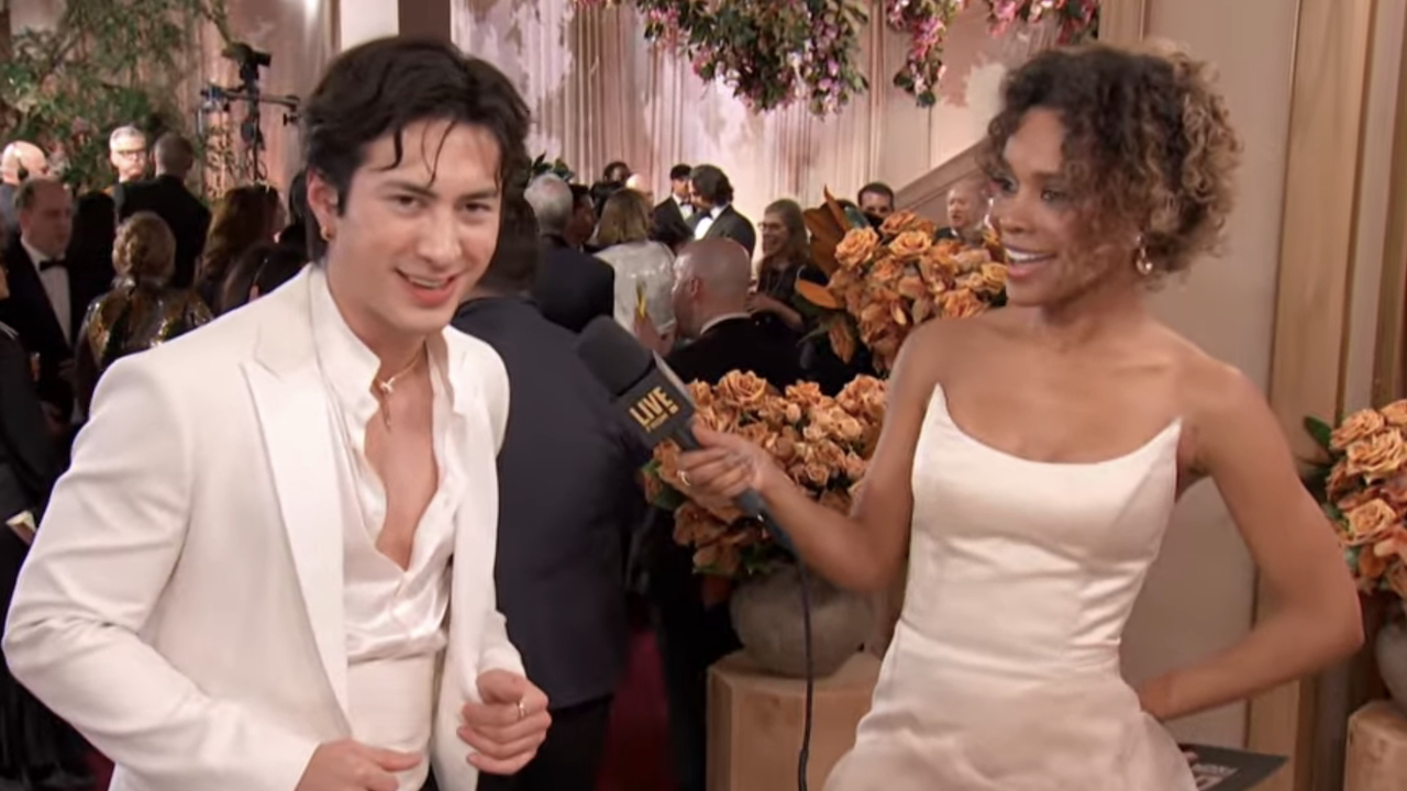 Screenshot of Hudson Williams in unbuttoned shirt on E! Golden Globes Red Carpet