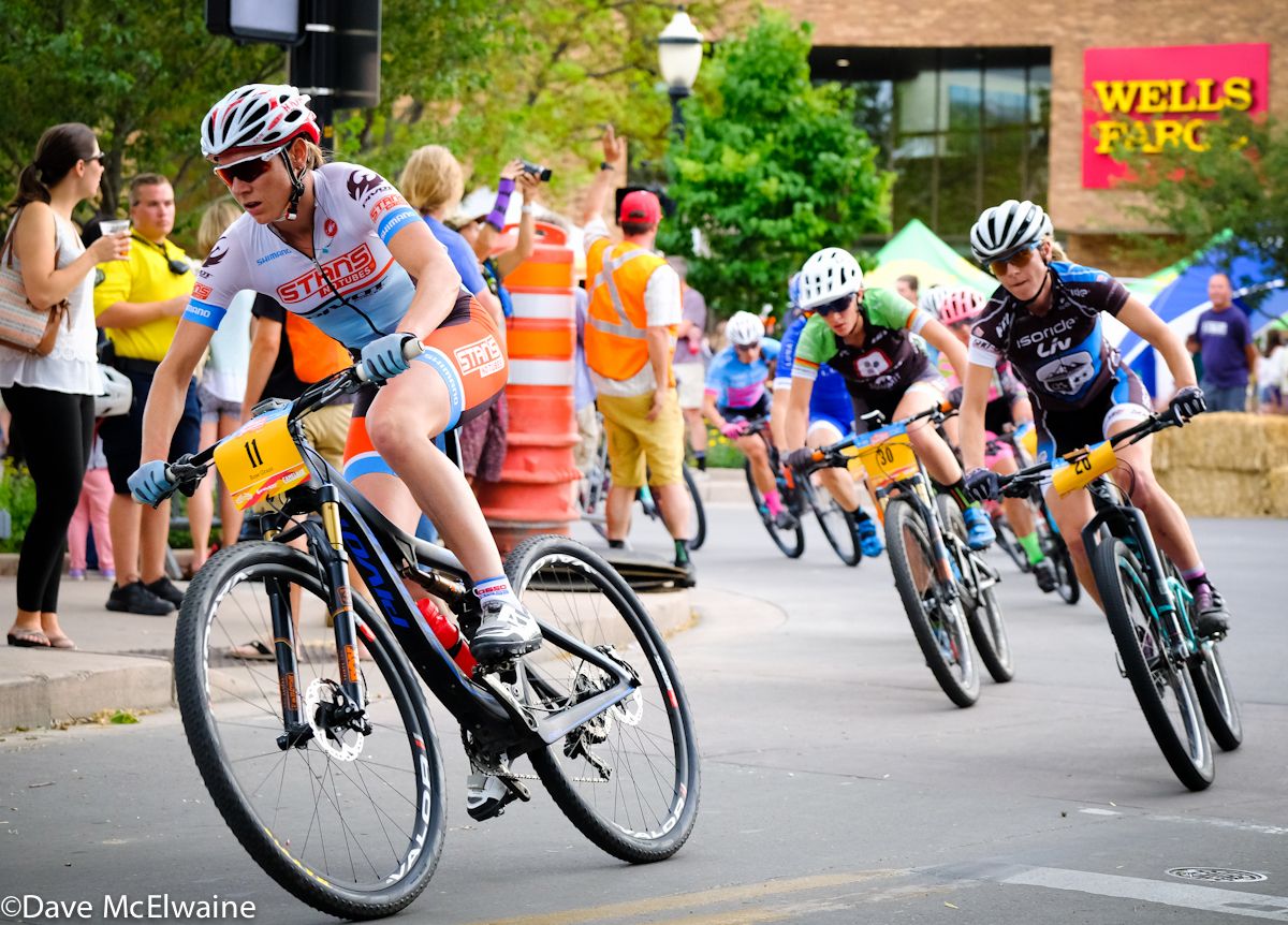 Rose Grant (Stans NoTubes) leading through the final turn on the course with Amy Biesel (Ridebiker) close behind.
