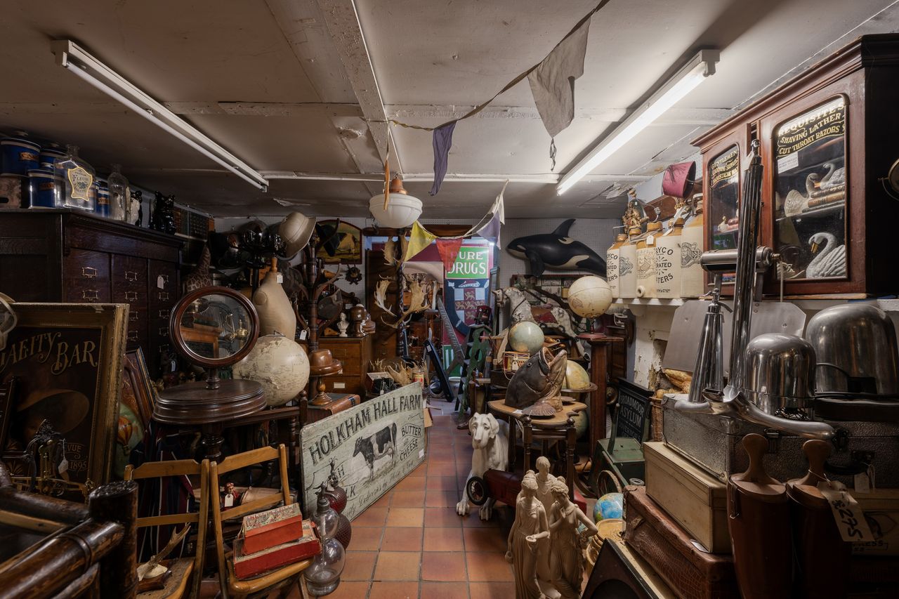 Images of Alice's in Portobello Market