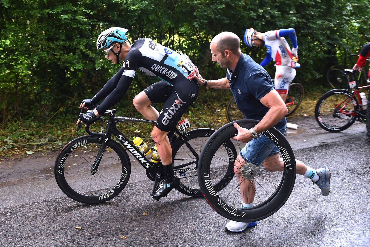 Vermote gets a push from the Etixx mechanic