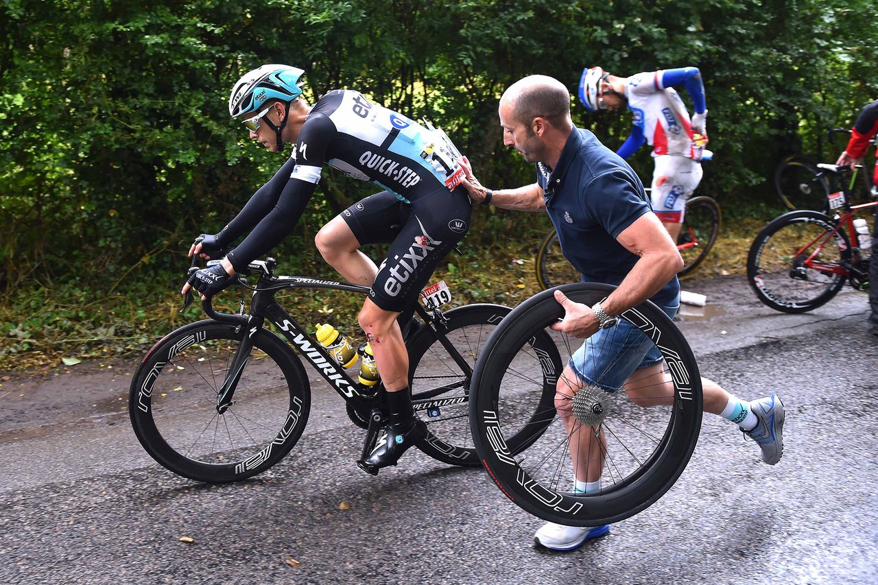 Vermote gets a push from the Etixx mechanic