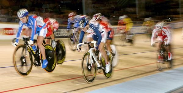 Evgenniya Romanyuta (Russia) wins the bunch sprint ahead of Sarah Hammer (USA) in the scratch race for the women's omnium.