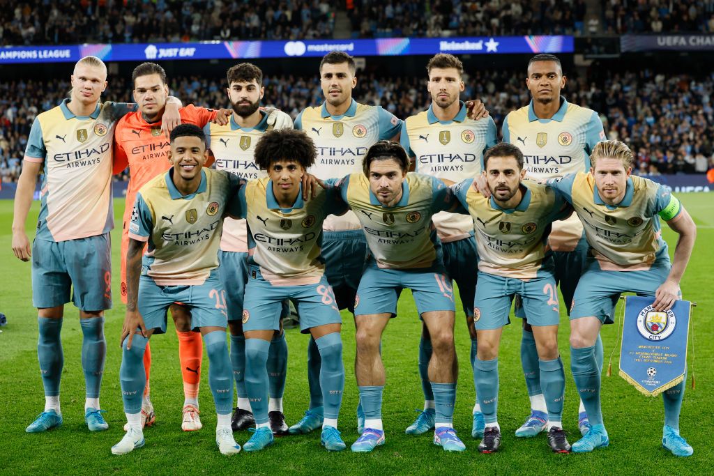 Manchester City Team group (br) Erling Haaland, Ederson, Josko Gvardiol, Rodri, Ruben Dias, Manuel Akanji, (fr) Savinho, Rico Lewis, Jack Grealish, Bernardo Silva, Kevin De Bruyne before the UEFA Champions League 2024/25 League Phase MD1 match between Manchester City and FC Internazionale Milano at City of Manchester Stadium on September 18, 2024 in Manchester, United Kingdom.