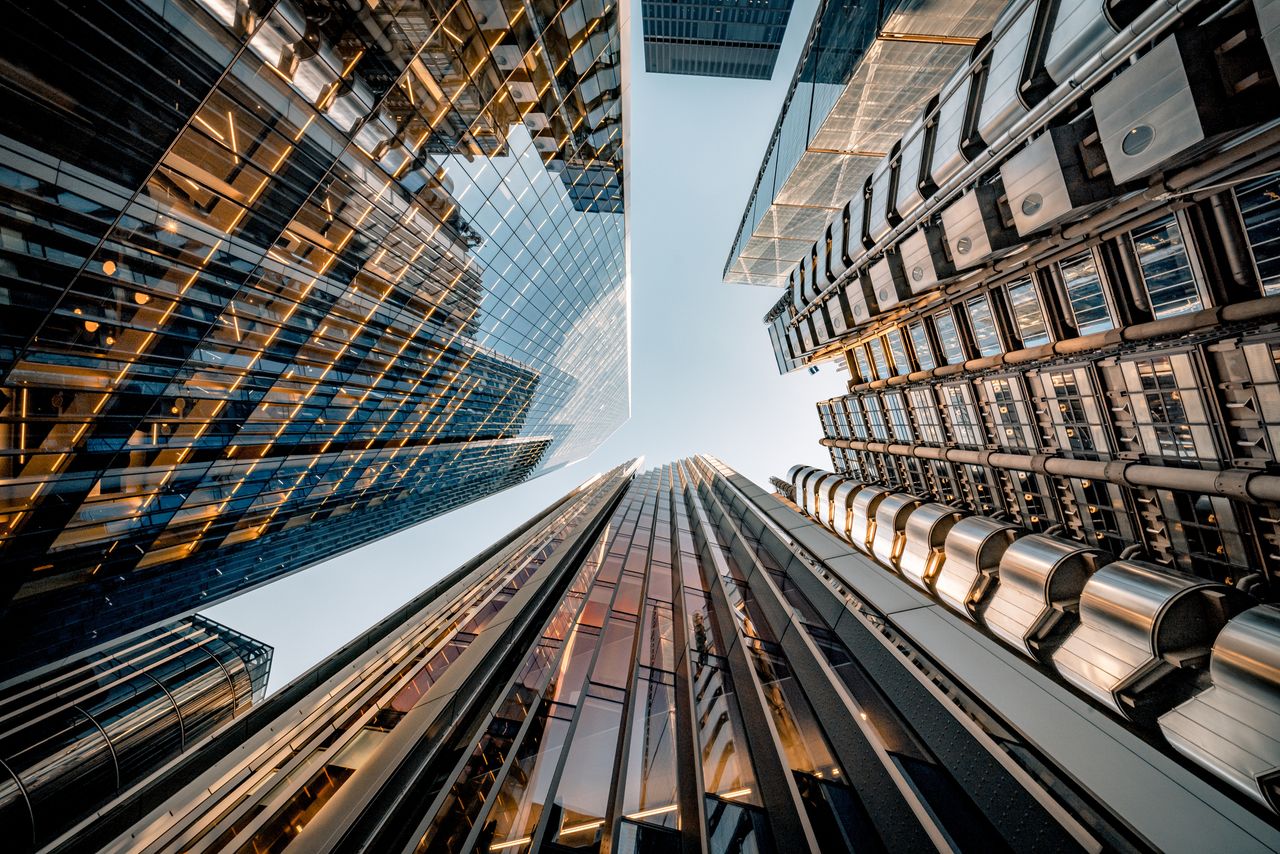 looking up at skyscrapers in London&#039;s financial district