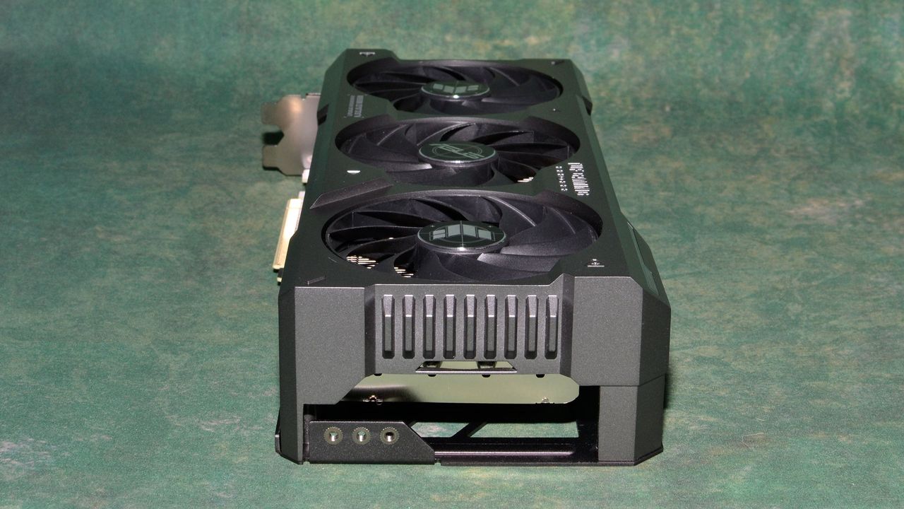 Asus RTX 4070 Ti Super TUF Gaming card photos and unboxing
