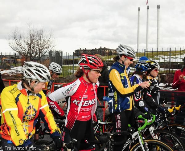The 30-34 women keep their jackets on until the very last moment