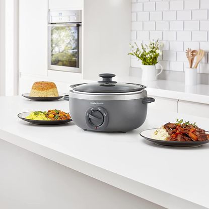 Morphy Richards slow 3.5 litre slow cooker on kitchen table