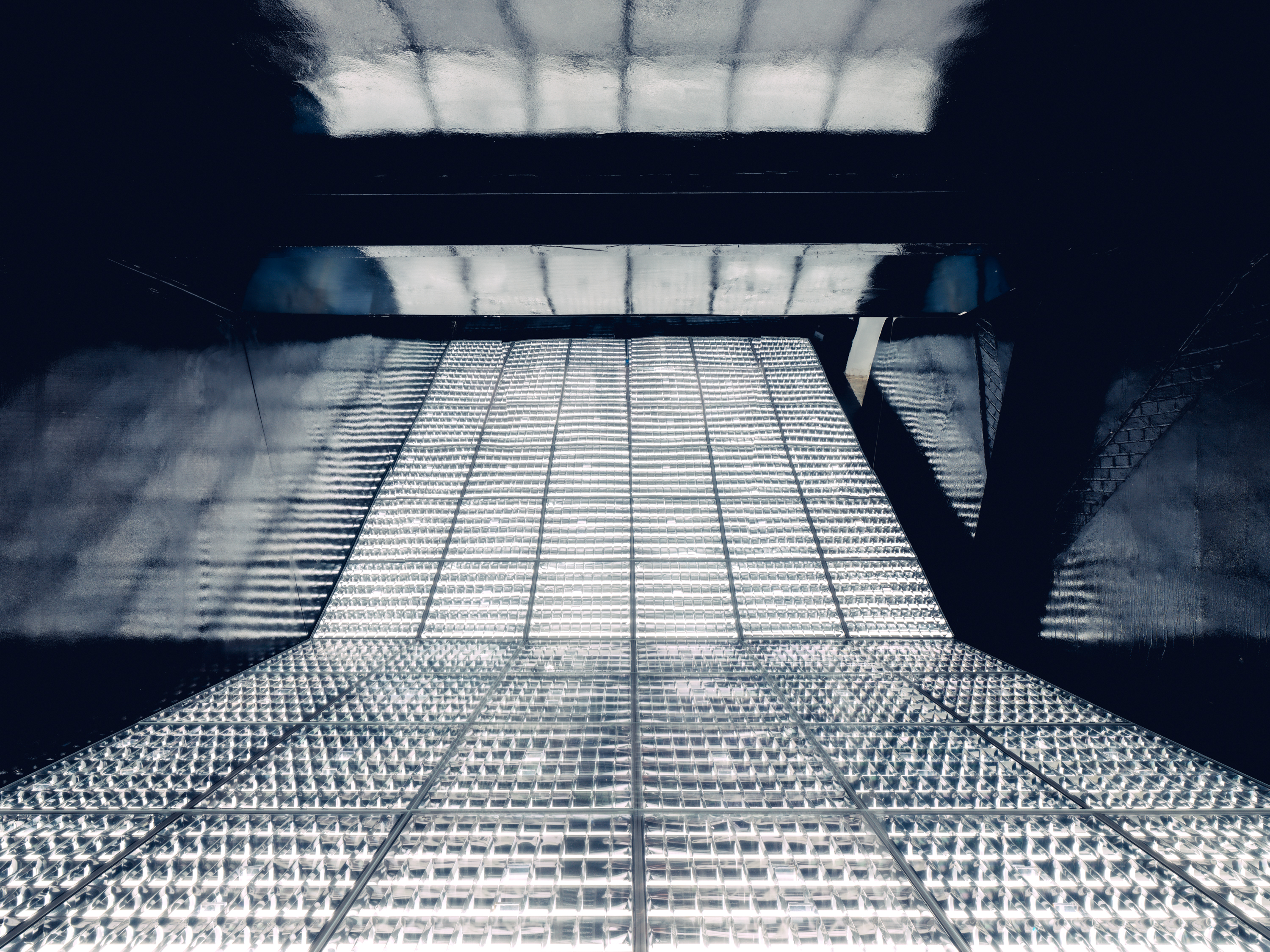 light installation in London mews