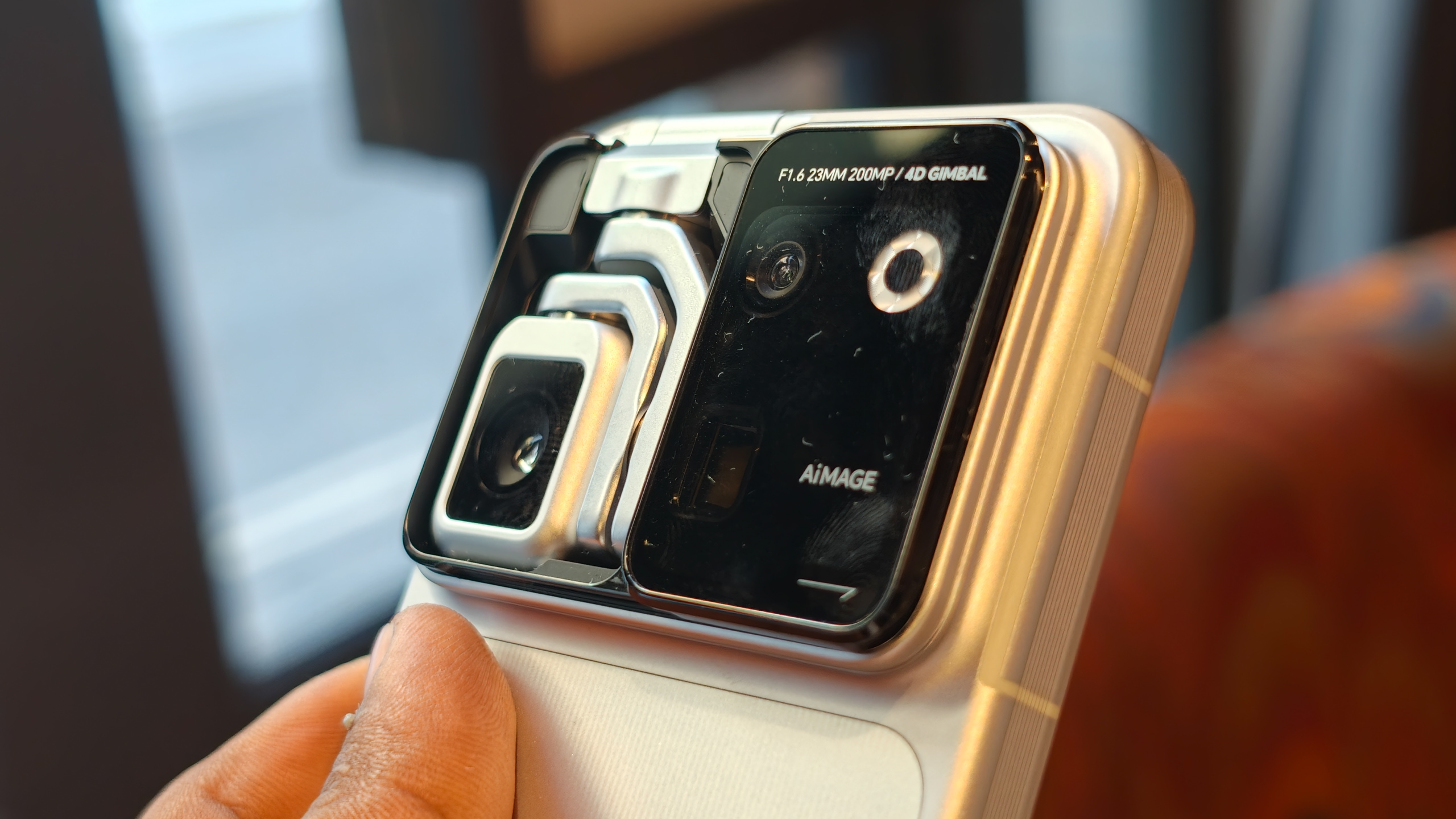 Hands on with the Honor Robot Phone with a 4DoF motorized retractable gimbal