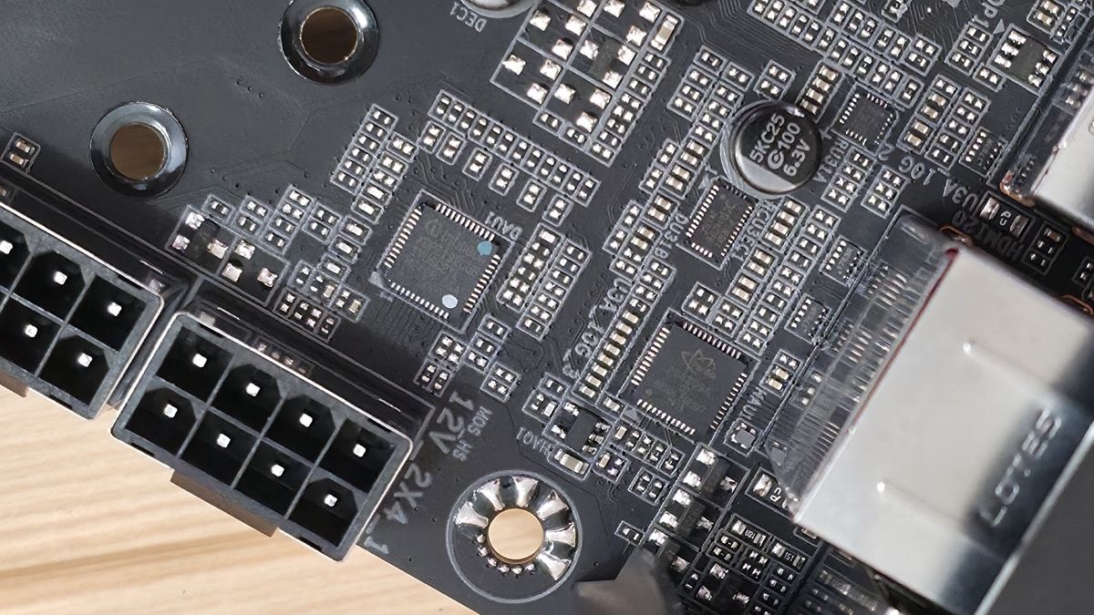 Gigabyte X870E Aorus Xtreme AI Top - IC's