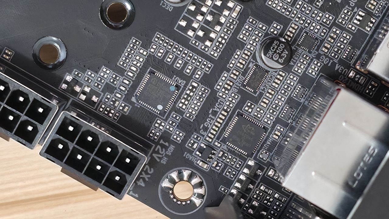 Gigabyte X870E Aorus Xtreme AI Top - IC's